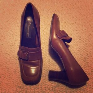 Etienne Aigner brown high-heeled buckled loafers